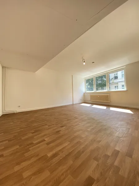 Großzügige 2 Zimmerwohnung zu vermieten — photo 1
